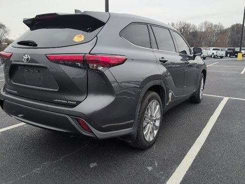 Used 2020 Toyota Highlander Limited image 8