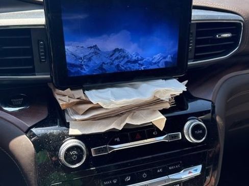 Used 2023 Ford Explorer King Ranch image 5