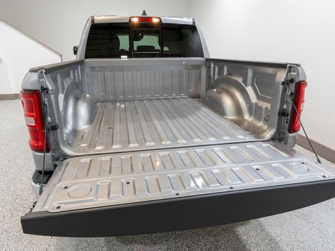 Used 2025 RAM 1500 Laramie AWD/4WD image 11