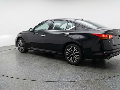 Used 2025 Nissan Altima 2.5 SV FWD image 6