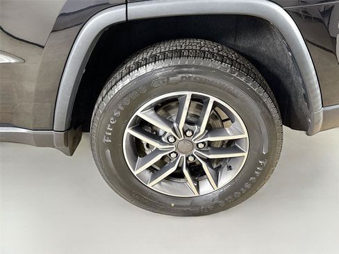 Used 2020 Jeep Grand Cherokee Laredo w/ 18" Wheel & 8.4" Radio Group AWD/4WD image 29