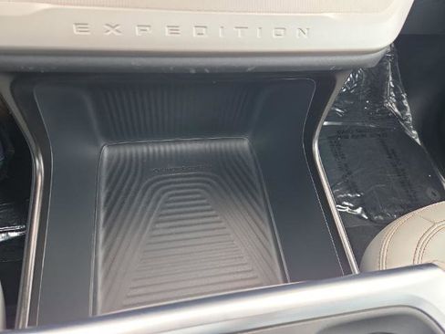 Certified 2025 Ford Expedition Active image 29