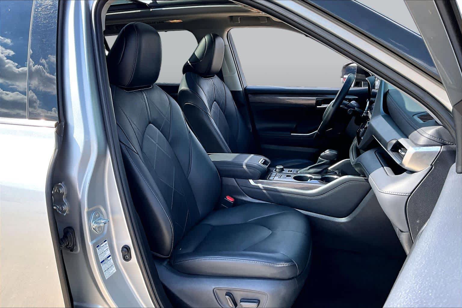 Used 2021 Toyota Highlander Limited AWD/4WD image 9