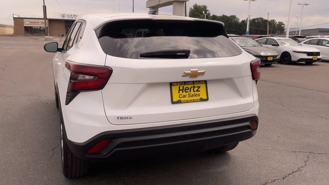 Used 2026 Chevrolet Trax LS FWD image 8