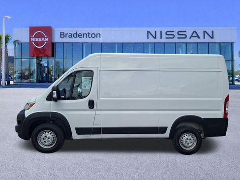 Used 2025 RAM ProMaster 2500 w/ Convenience Group FWD image 8