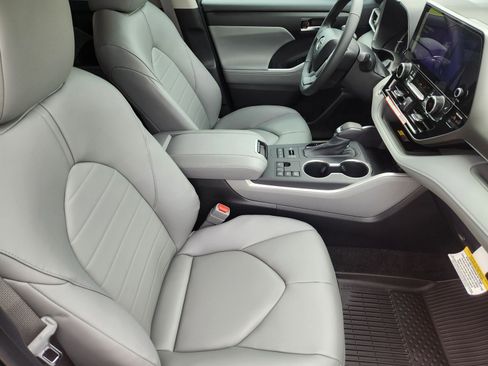 New 2026 Toyota Highlander XLE AWD/4WD image 13
