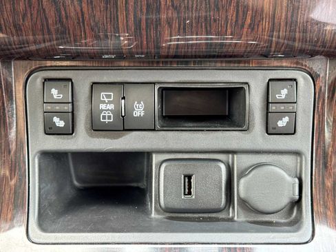 Used 2017 Chevrolet Traverse LT FWD image 31
