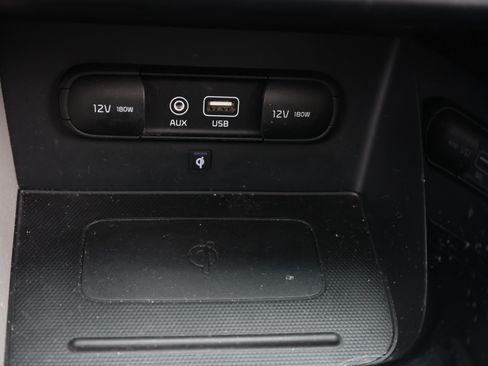 Used 2018 Kia Niro Touring FWD image 27