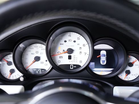 Certified 2017 Porsche 911 Carrera RWD image 19