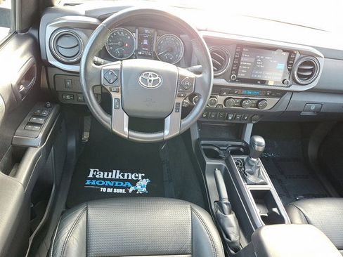 Used 2020 Toyota Tacoma TRD Sport image 11