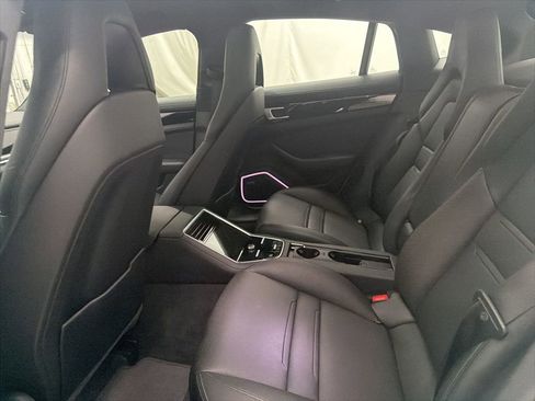 Used 2021 Porsche Panamera RWD image 20