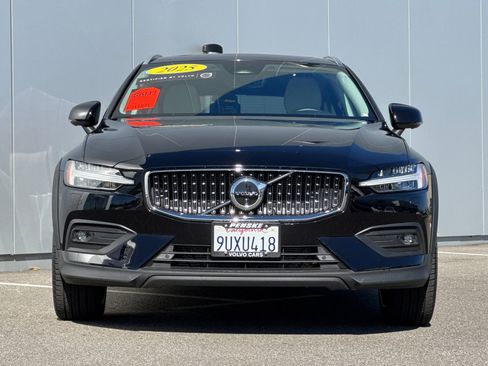 Used 2025 Volvo V60 B5 Cross Country Ultra w/ Protection Package Premier image 8