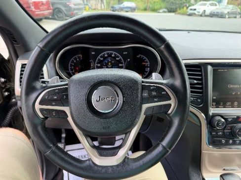 Used 2017 Jeep Grand Cherokee Laredo image 17