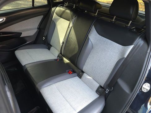 Used 2023 Volkswagen ID.4 Pro image 16