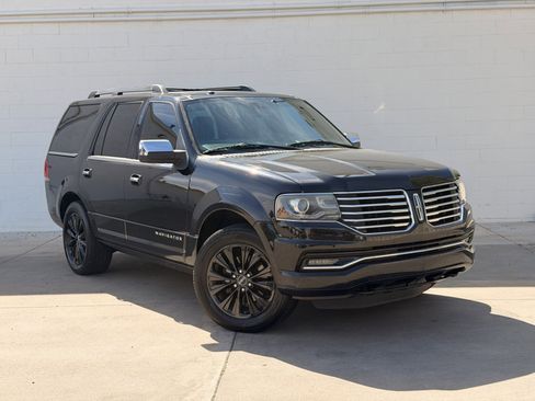 Used 2015 Lincoln Navigator 4WD image 1