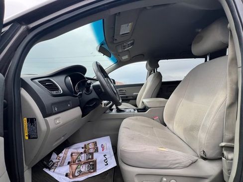 Used 2016 Kia Sedona LX w/ LX Convenience Package image 15