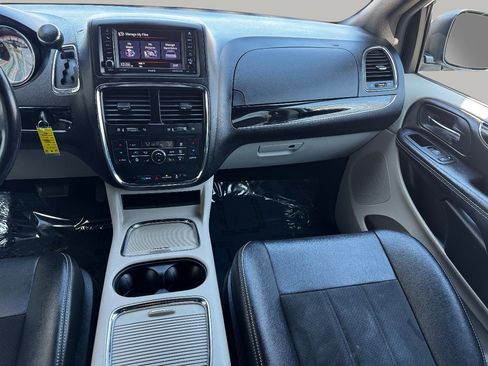 Used 2020 Dodge Grand Caravan SXT w/ Driver Convenience Group FWD image 23