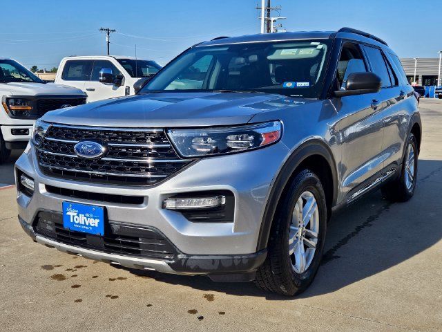 Used 2020 Ford Explorer XLT w/ Equipment Group 202A RWD image 2
