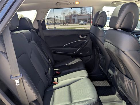 Used 2017 Hyundai Santa Fe SE w/ Cargo Package AWD/4WD image 10