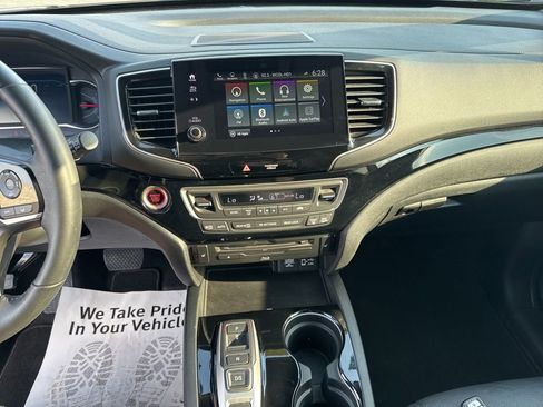 Certified 2022 Honda Pilot Touring image 19