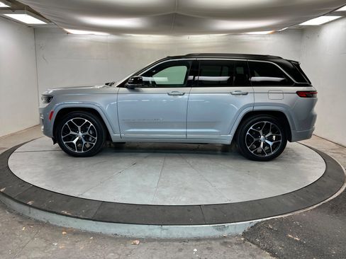 Used 2024 Jeep Grand Cherokee Summit image 2
