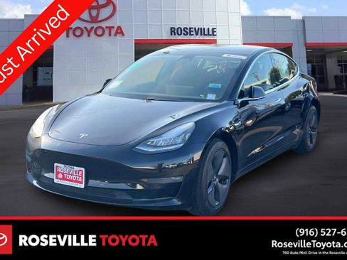 Used 2019 Tesla Model 3 Standard Range image 1