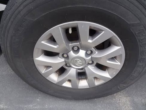 Used 2017 Toyota Tacoma SR5 w/ Tow Package image 22