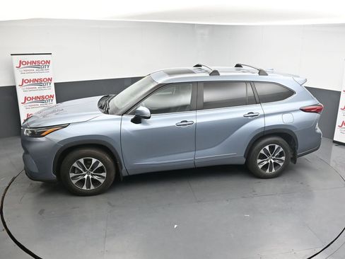 Used 2023 Toyota Highlander XLE FWD image 31