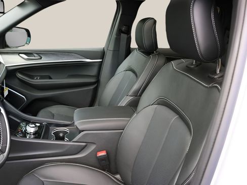 New 2026 Jeep Grand Cherokee Limited AWD/4WD image 12