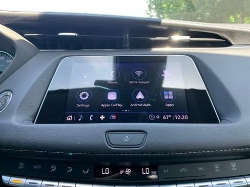 Used 2022 Cadillac XT4 Luxury w/ Cold Weather Package AWD/4WD image 18