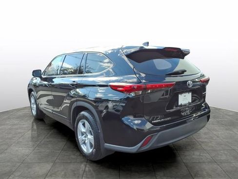 Used 2020 Toyota Highlander LE AWD/4WD image 4