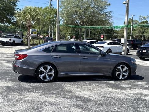 Used 2018 Honda Accord Touring image 6