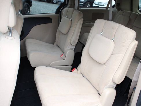 Used 2013 Dodge Grand Caravan SE FWD image 17