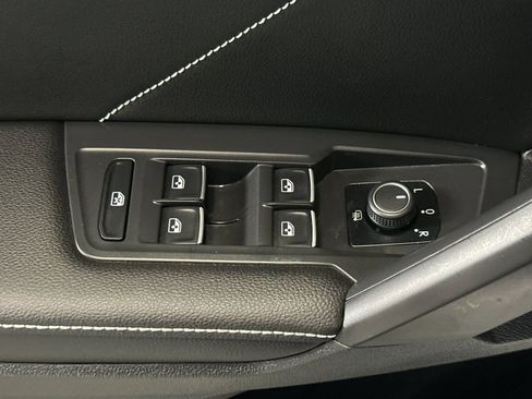 Used 2023 Volkswagen Tiguan SE R-Line image 13