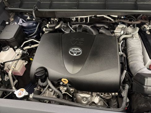 Used 2021 Toyota Highlander Limited FWD image 30