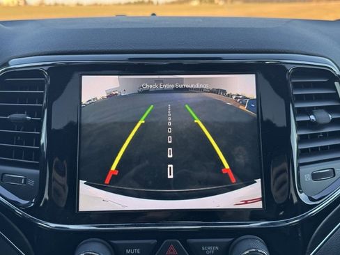 Used 2021 Jeep Grand Cherokee L Limited image 28