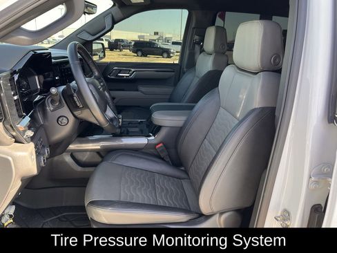 Used 2025 Chevrolet Silverado 1500 ZR2 w/ Technology Package image 28