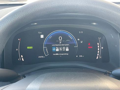 Used 2025 Toyota Camry LE image 39