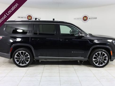 Used 2022 Jeep Wagoneer Series III w/ Premium Group I image 2