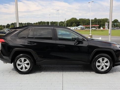 Used 2019 Toyota RAV4 LE image 6
