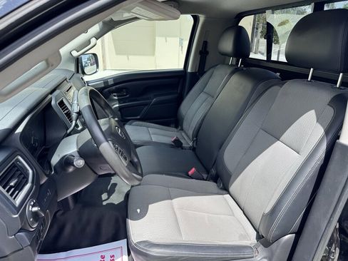 Used 2017 Nissan Titan S RWD image 12
