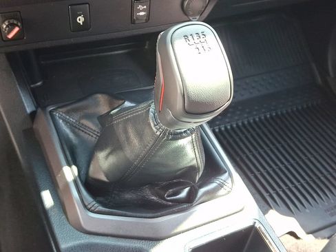 Used 2017 Toyota Tacoma TRD Sport w/ Tow Package AWD/4WD image 13