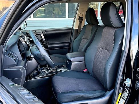 Used 2019 Toyota 4Runner TRD Off-Road AWD/4WD image 7