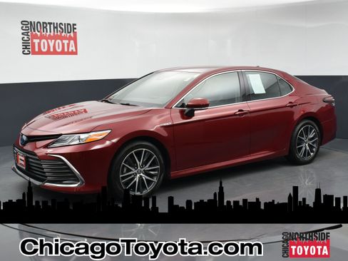 Used 2021 Toyota Camry XLE w/ Cold Weather Package image 1