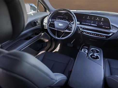 Used 2024 Cadillac Lyriq Sport image 24