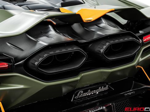 Used 2025 Lamborghini Revuelto AWD/4WD image 28