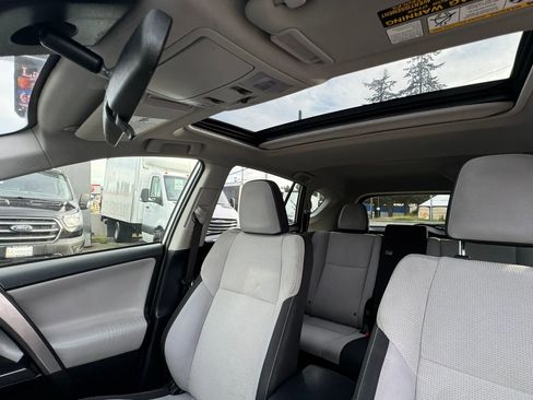 Used 2017 Toyota RAV4 XLE AWD/4WD image 14