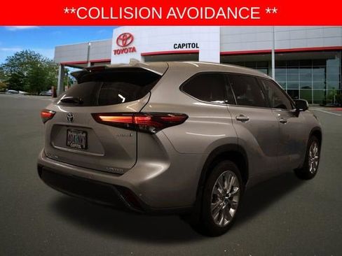 Used 2024 Toyota Highlander Limited image 4