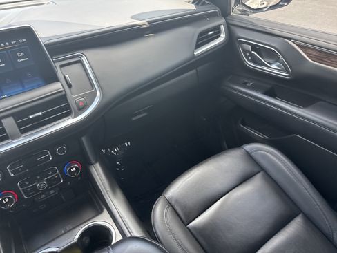 Used 2022 Chevrolet Tahoe Z71 w/ Luxury Package AWD/4WD image 16