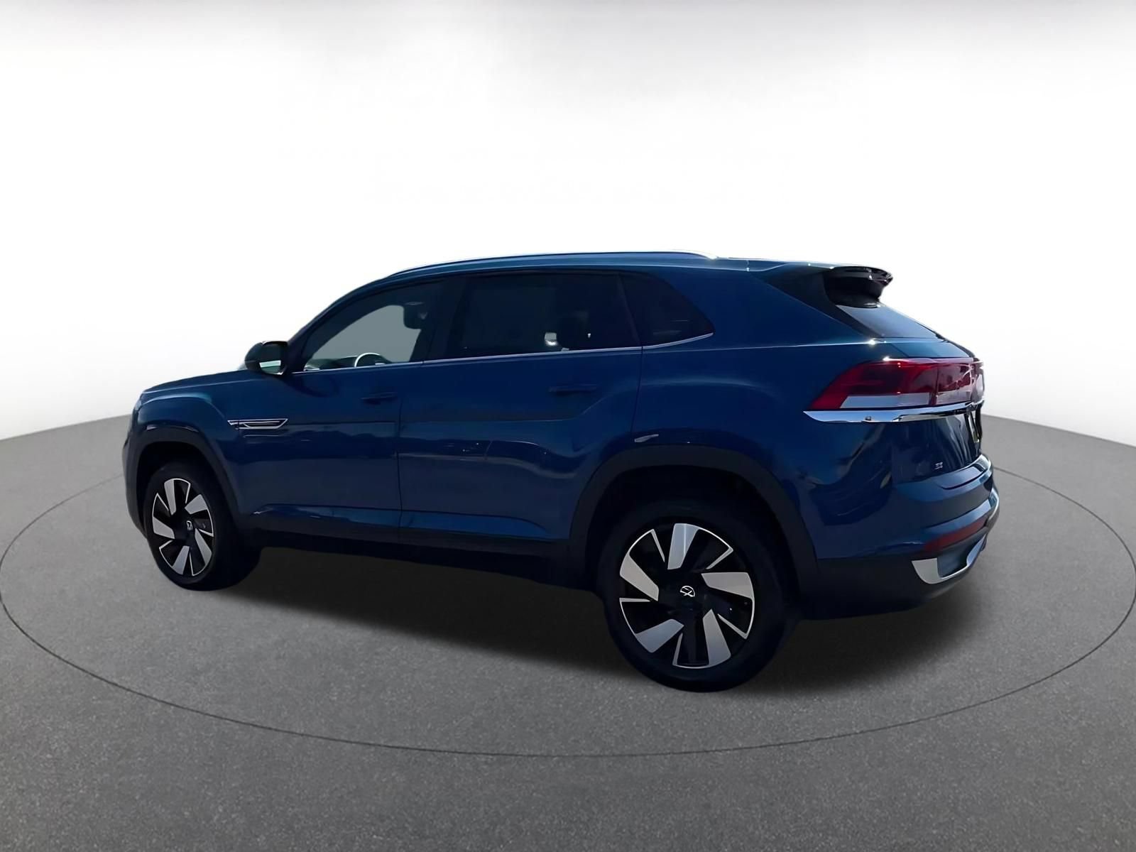 Used 2026 Volkswagen Atlas Cross Sport SE FWD image 9